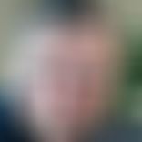 Regenmantel (Mann): Er sucht sie in Nürnberg, schwarze Haare, grüne Augen, 44 Jahre, 1 Foto